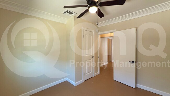Building Photo - 215 N Hobson