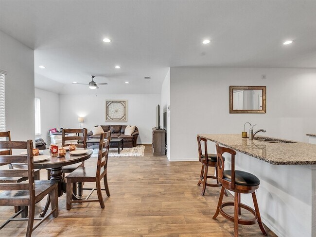 Building Photo - 2521 Honey Nest Ln