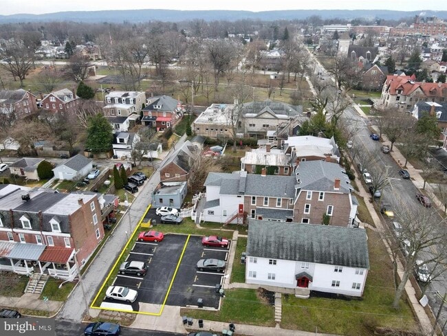 Building Photo - 305 S Main St