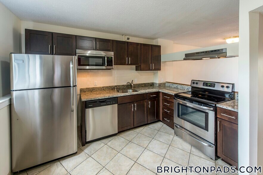 Primary Photo - 142 N Beacon St