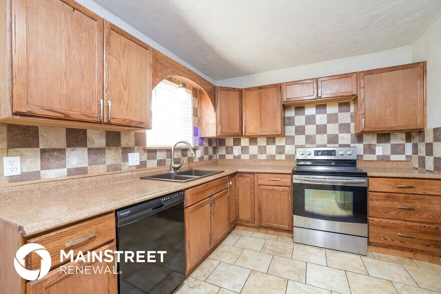 Building Photo - 700 SW 12th St