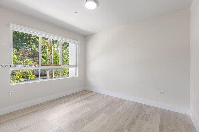 Building Photo - 2505 NE 193rd St