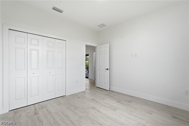 Building Photo - 2210 NW 9th Ave