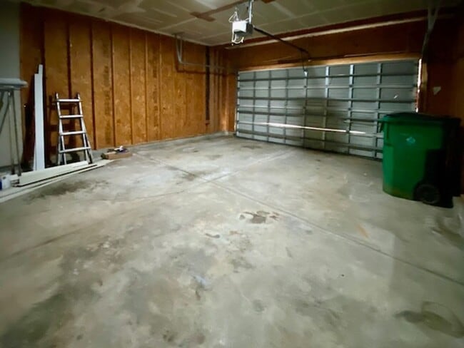 Building Photo - 1/2 MONTH FREE! ?Upgraded 4BR with Brand New Flooring & Private Backyard – Available Feb 15