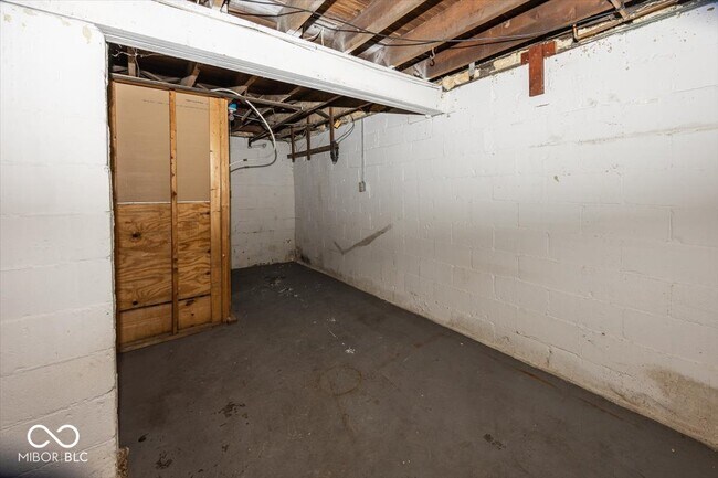 Building Photo - 6140 Winthrop Ave