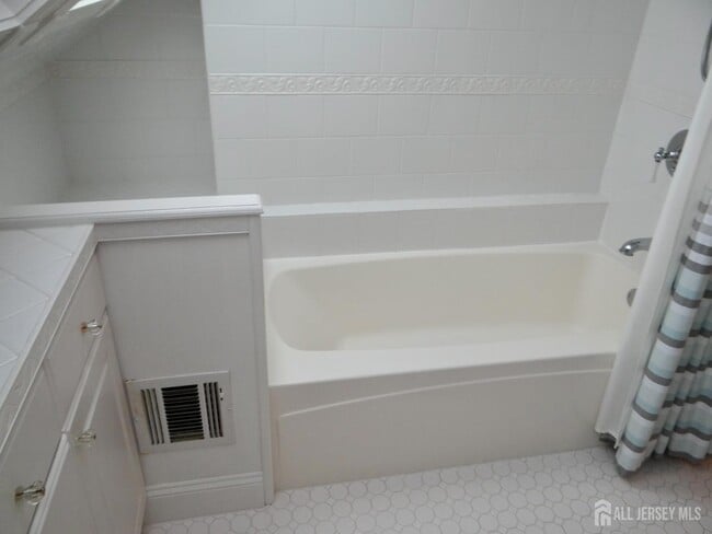 Building Photo - 514 Leawood Ave