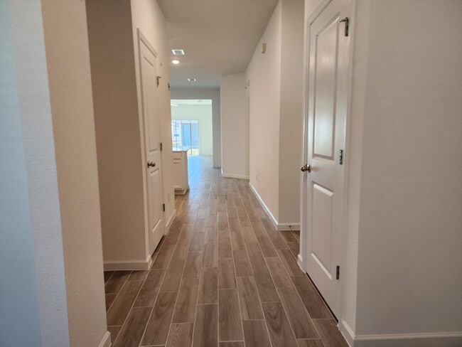 Building Photo - ****TWO WEEKS FREE**** Spacious 3BR Home in Quiet Jacksonville Neighborhood