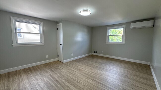Building Photo - 44 Old Bergen Rd