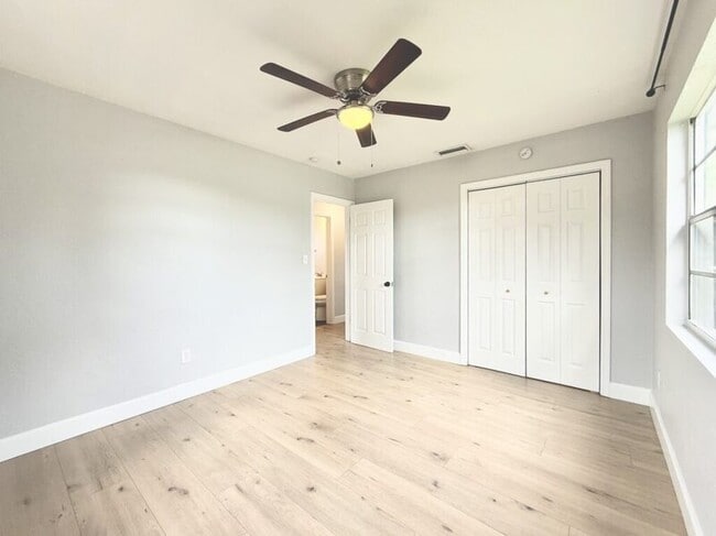 Building Photo - 5131 13th Ave N