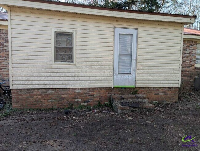 Building Photo - 1198 Hendrick Rd