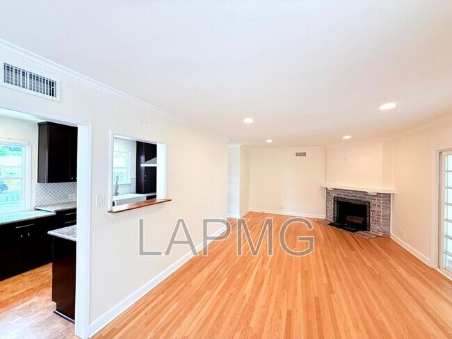 Building Photo - 16457 Gledhill St