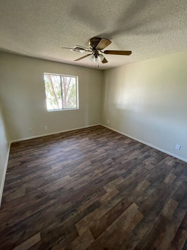 Building Photo - 4 bedroom Home in Yuma Valley for Rent!