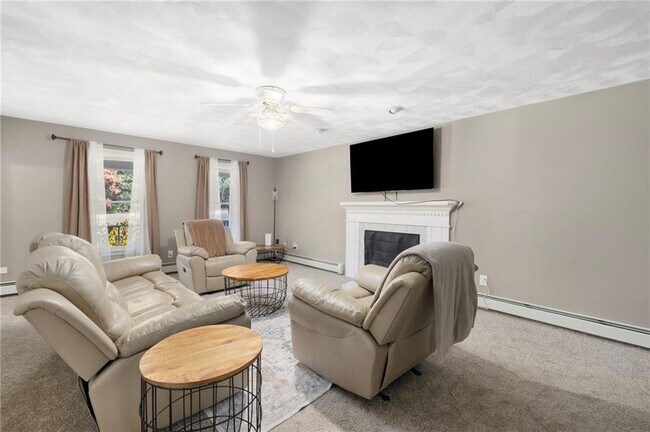 Building Photo - 42 Rollingwood Dr