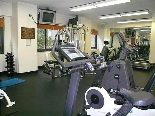 Building Photo - 347 W 57th St