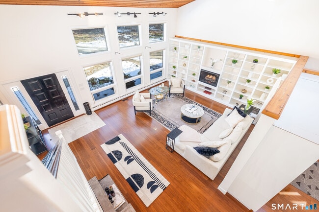 Building Photo - 9 Belshyre Ct