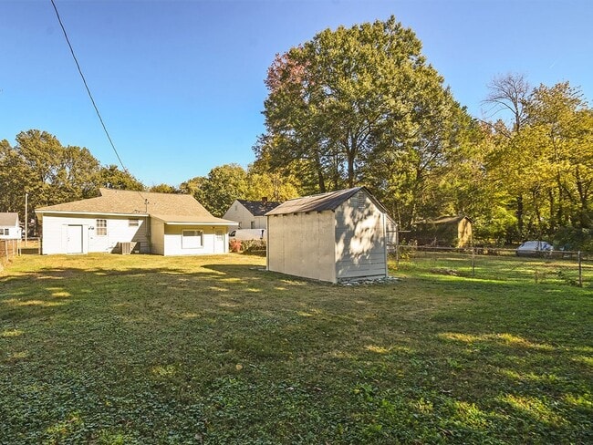 Building Photo - UPDATED 3 bed, 1 bath near U of M.