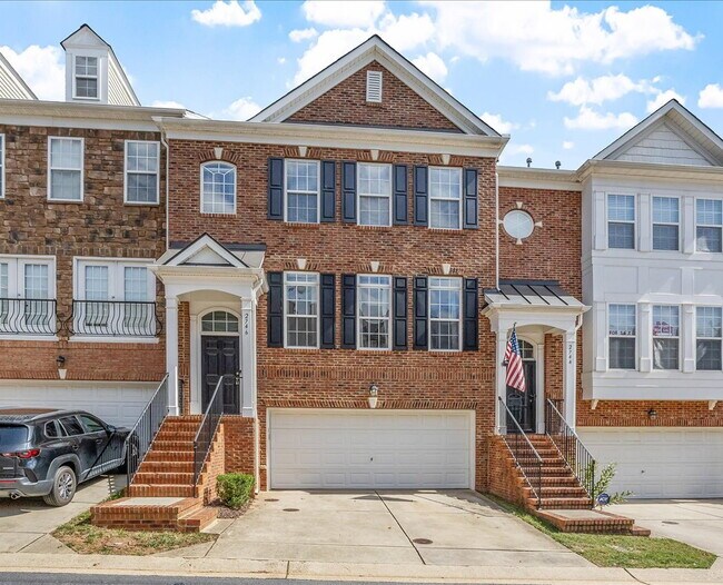 Building Photo - Gorgeous Townhome in Great Raleigh Location!