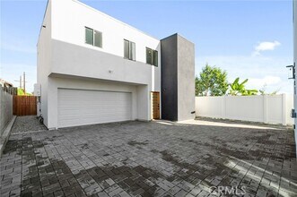 Building Photo - 3221 Lanfranco St