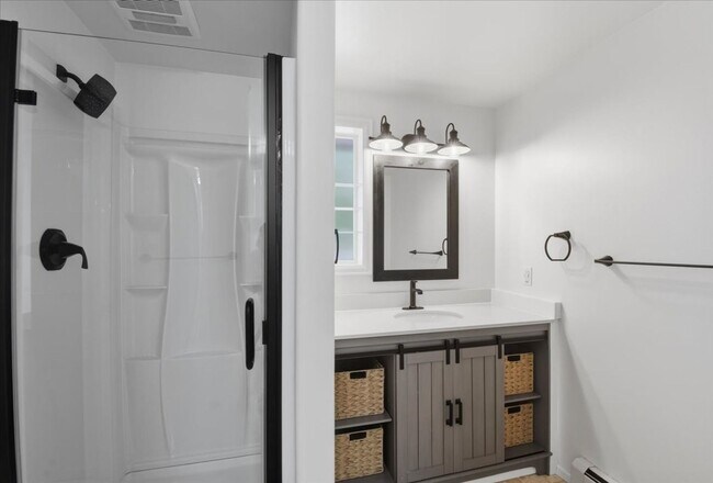 Building Photo - 3bd/1.75ba Shoreline Home