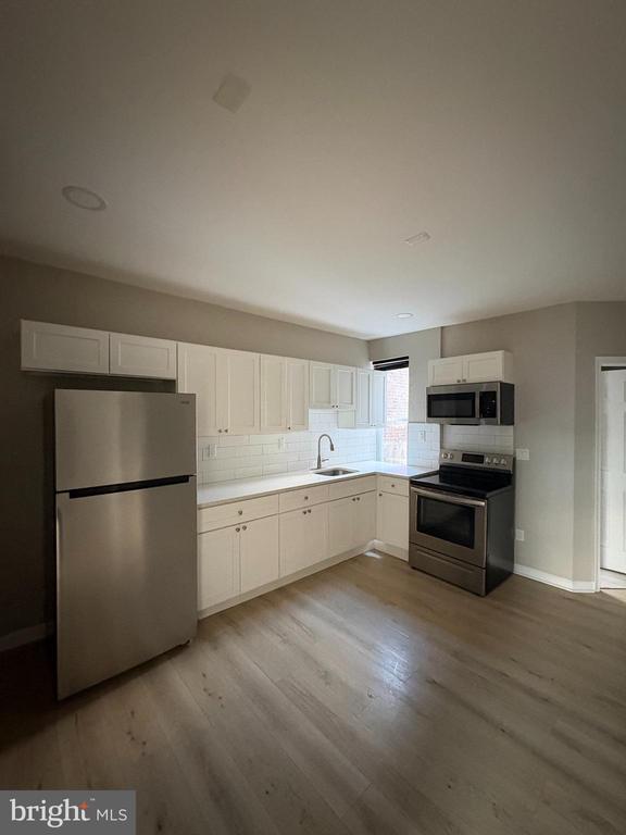 Building Photo - 245 W Ontario St