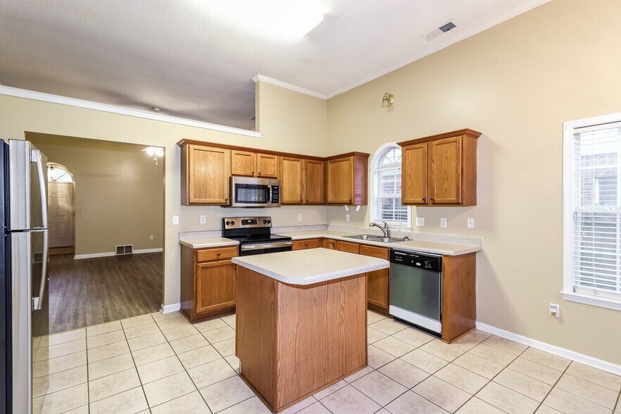 Building Photo - 8691 Overcup Oaks Dr
