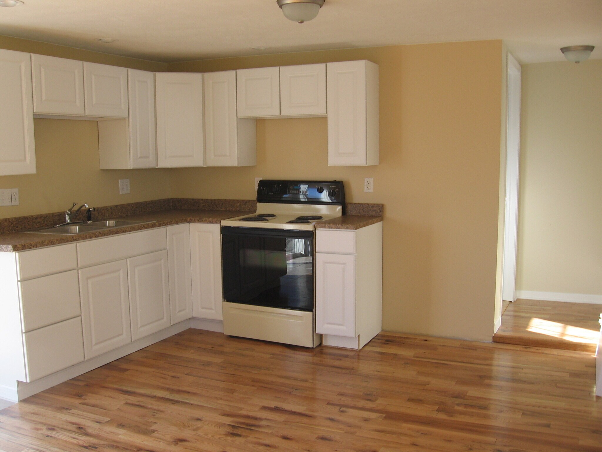 Building Photo - 946 Buena Vista Boulevard