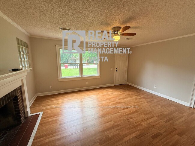 Building Photo - 3163 Highpoint Dr