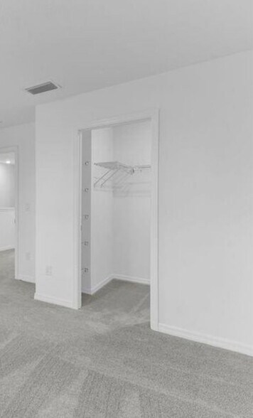 Building Photo - 9133 Night Skye Ave