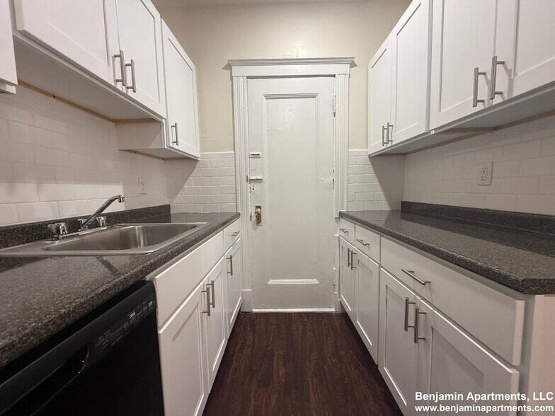 Building Photo - 5 Vinal St