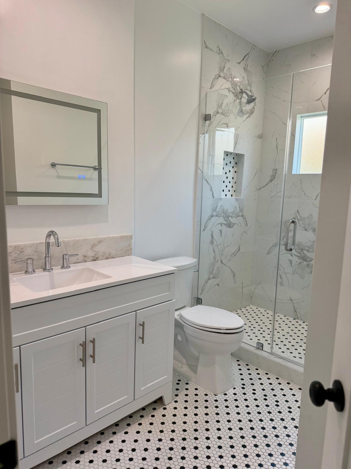 Building Photo - 151 E 47th St