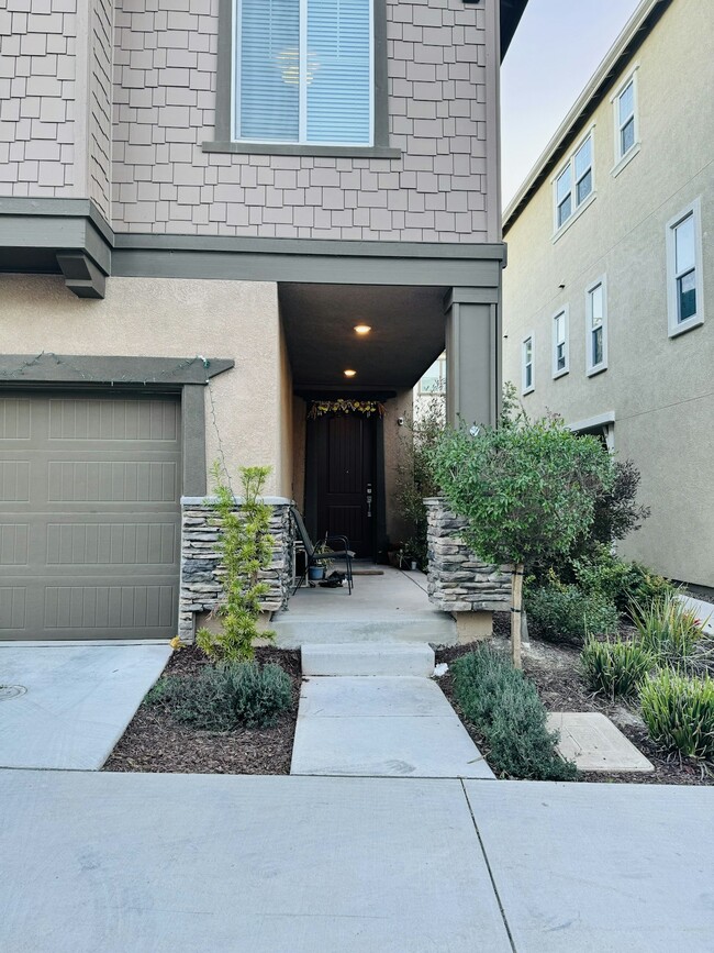 Building Photo - 1715 Tierra Ct