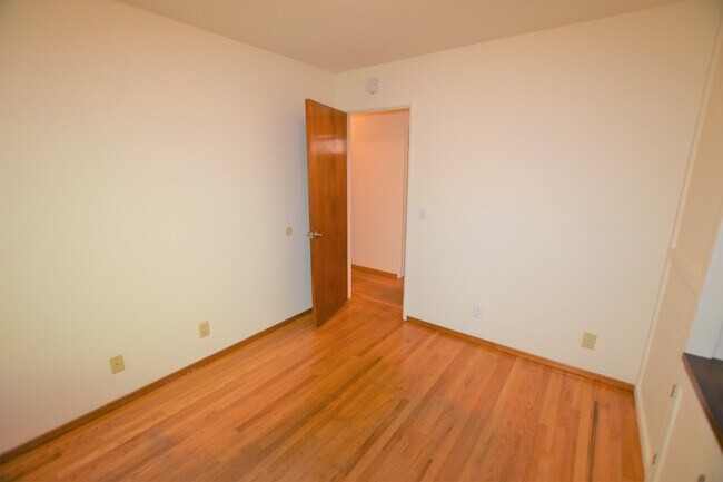 Building Photo - Beautiful 1,396 square foot home situated ...