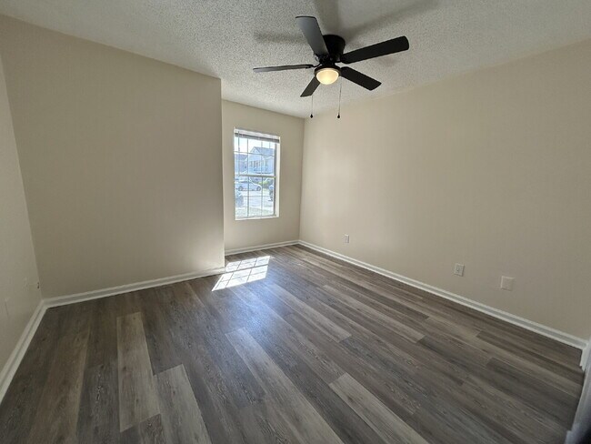 Building Photo - Condo for Rent
