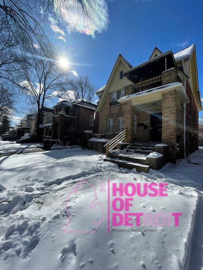 Building Photo - 14551 Mettetal St