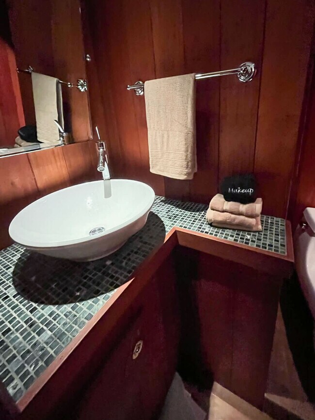 Building Photo - 522 Cascade Dr