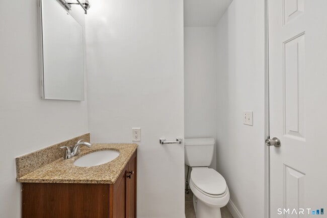 Building Photo - 14 Center Ave