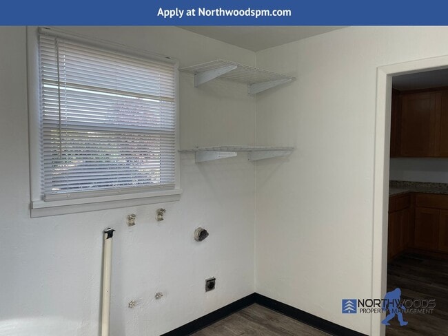 Building Photo - Nice 2 bedroom, 1 bathroom home close to everything in Central Point!!!