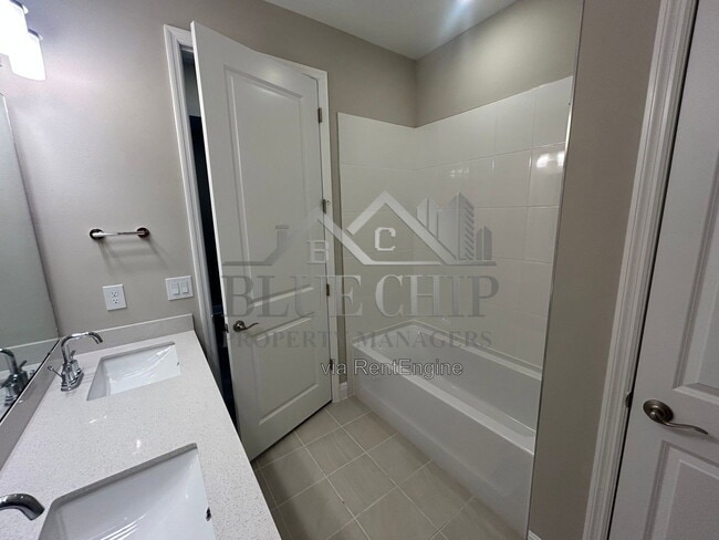 Building Photo - 1008 British Cir