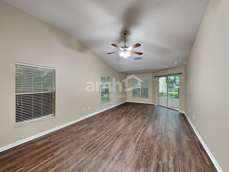 Building Photo - 883 Moonluster Dr