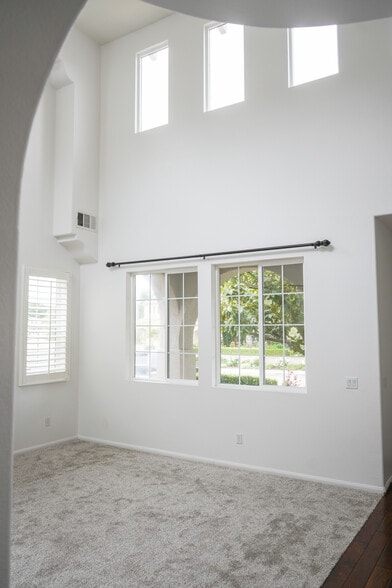 entry room - 1882 Shadetree Dr