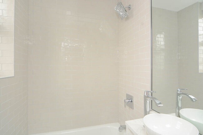 Building Photo - 508 W Belmont Ave