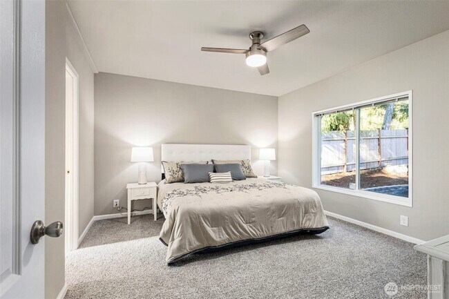 Building Photo - 39001 Shoreview Dr NE