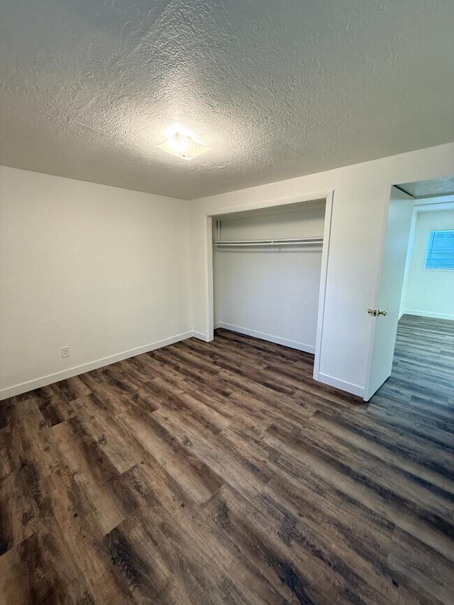 Building Photo - 633 S 1500 E