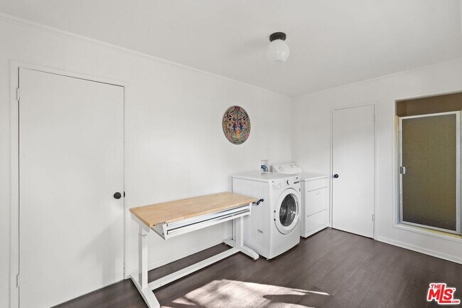 Building Photo - 21277 Entrada Rd