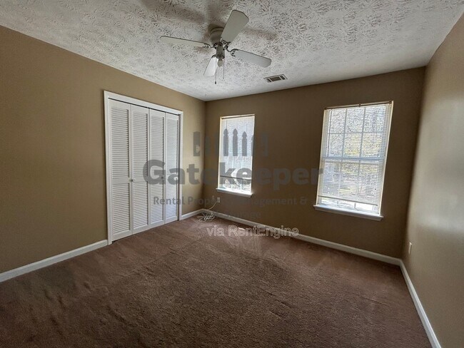 Building Photo - 101 Autumn Leaf