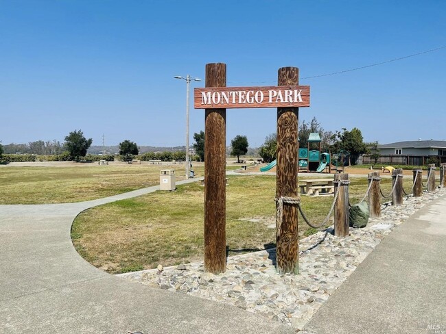 Building Photo - 138 Del Oro Lagoon