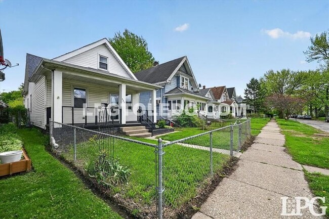 Building Photo - 921 Berry St