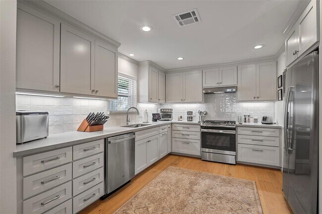 Building Photo - 1615 Maux Dr