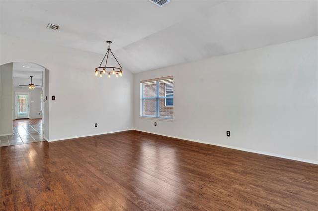 Building Photo - 729 Sequoia Dr
