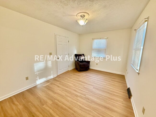 Building Photo - Spacious home with fiber internet close to Charlotte Court House